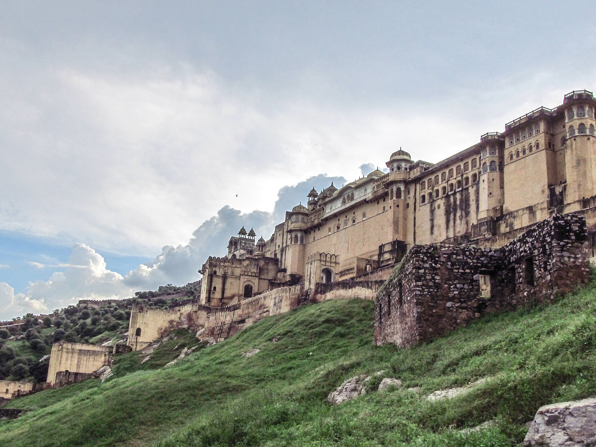 Amber was the capital of the Kachwaha Rajput dynasty for centuries before the founding of Jaipur.