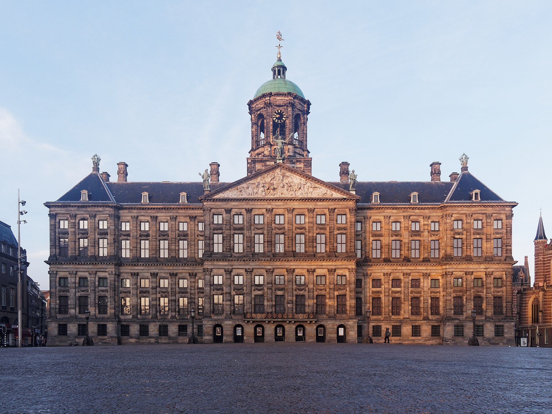 The palace on the Dam in the light of day