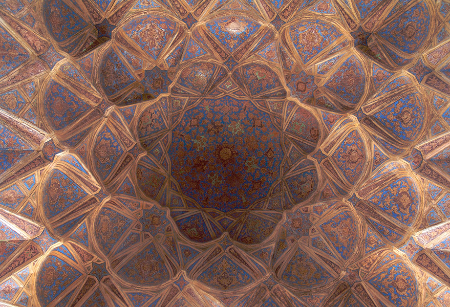 A view of the palace, treasure house of the art of the Safavid golden age.