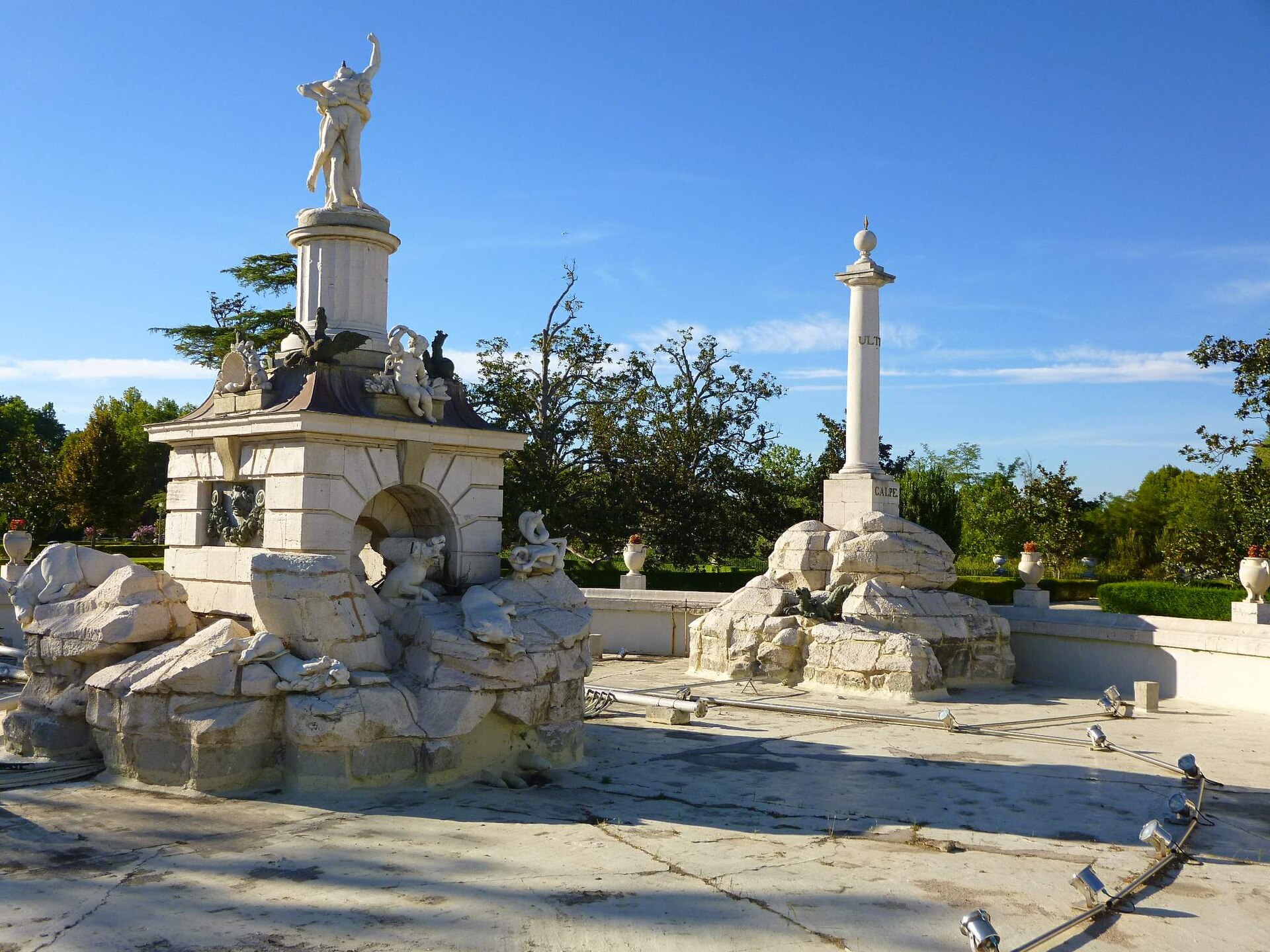The fountain of Hercules in the formal Parterre garden