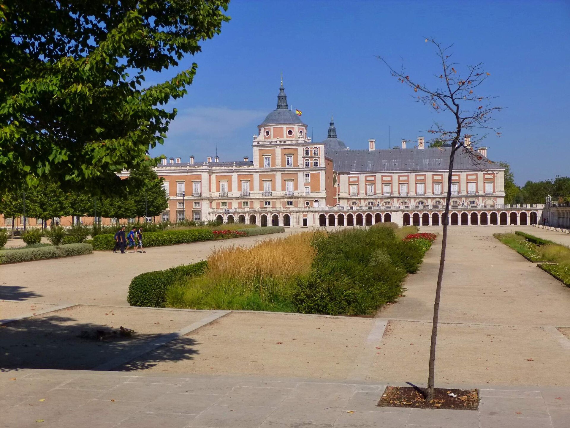 The palace and the Plaza de Parejas, its grand forecourt