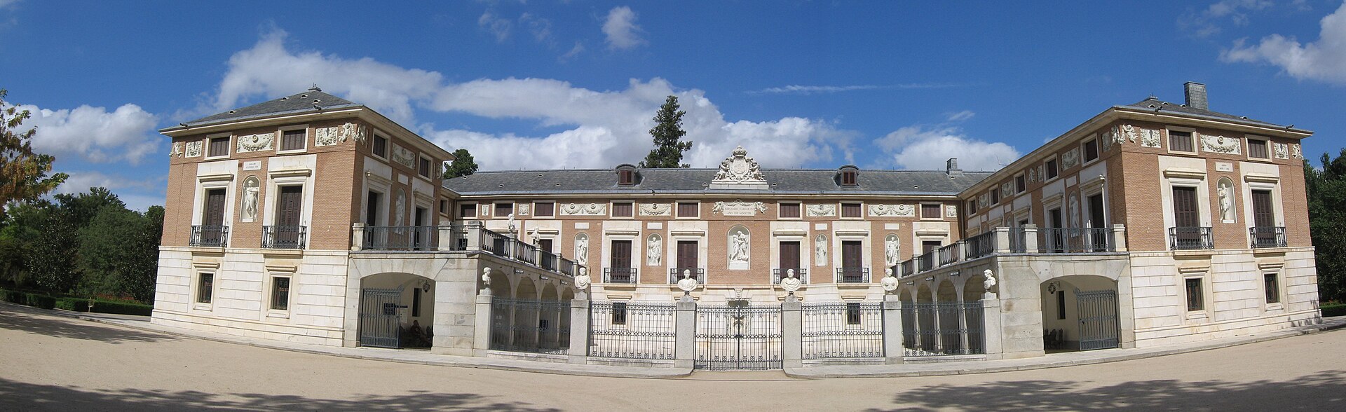 The Casa del Labrador amid the greenery of the Prince's Garden