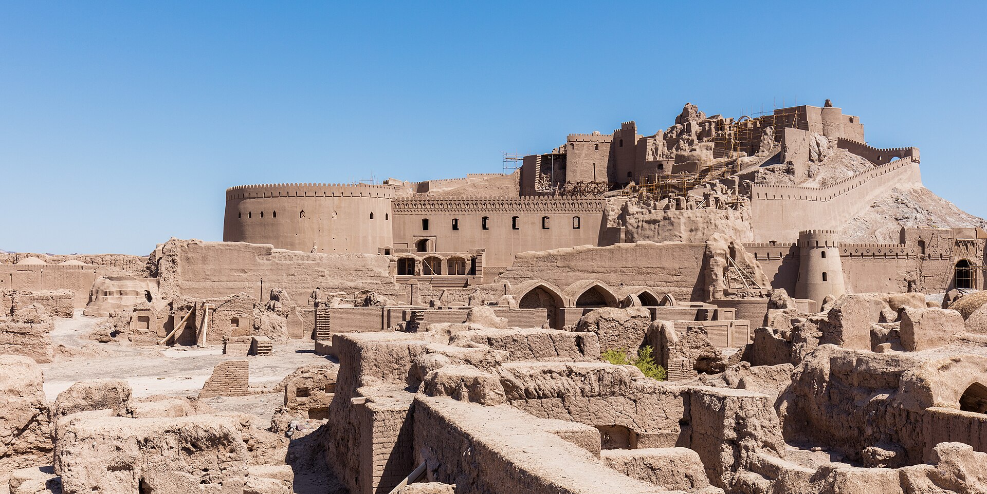 After a long decline, the citadel was used as a barracks and finally abandoned around 1932.