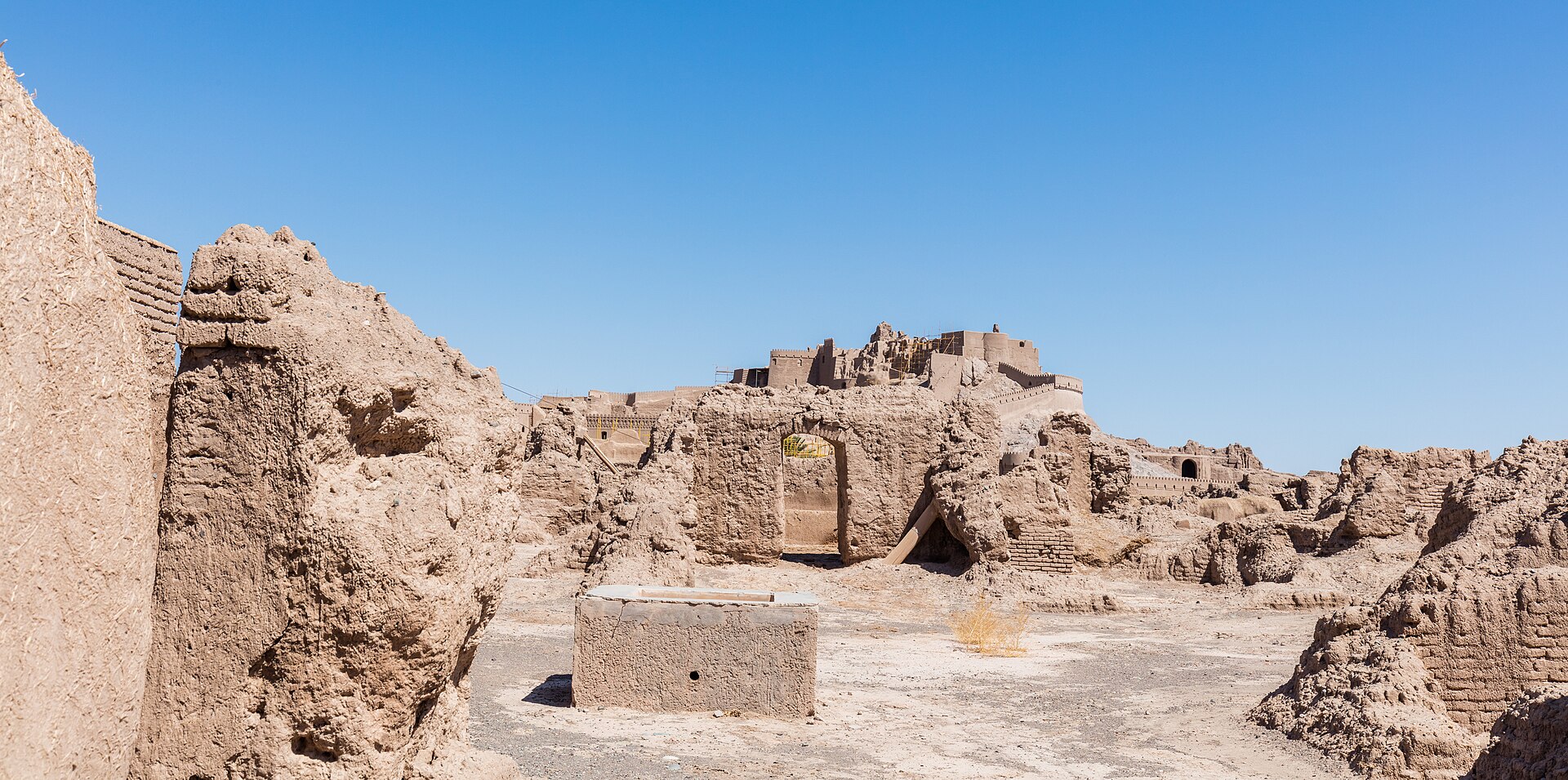 A congregational mosque stood within the citadel, among the oldest in Iran.