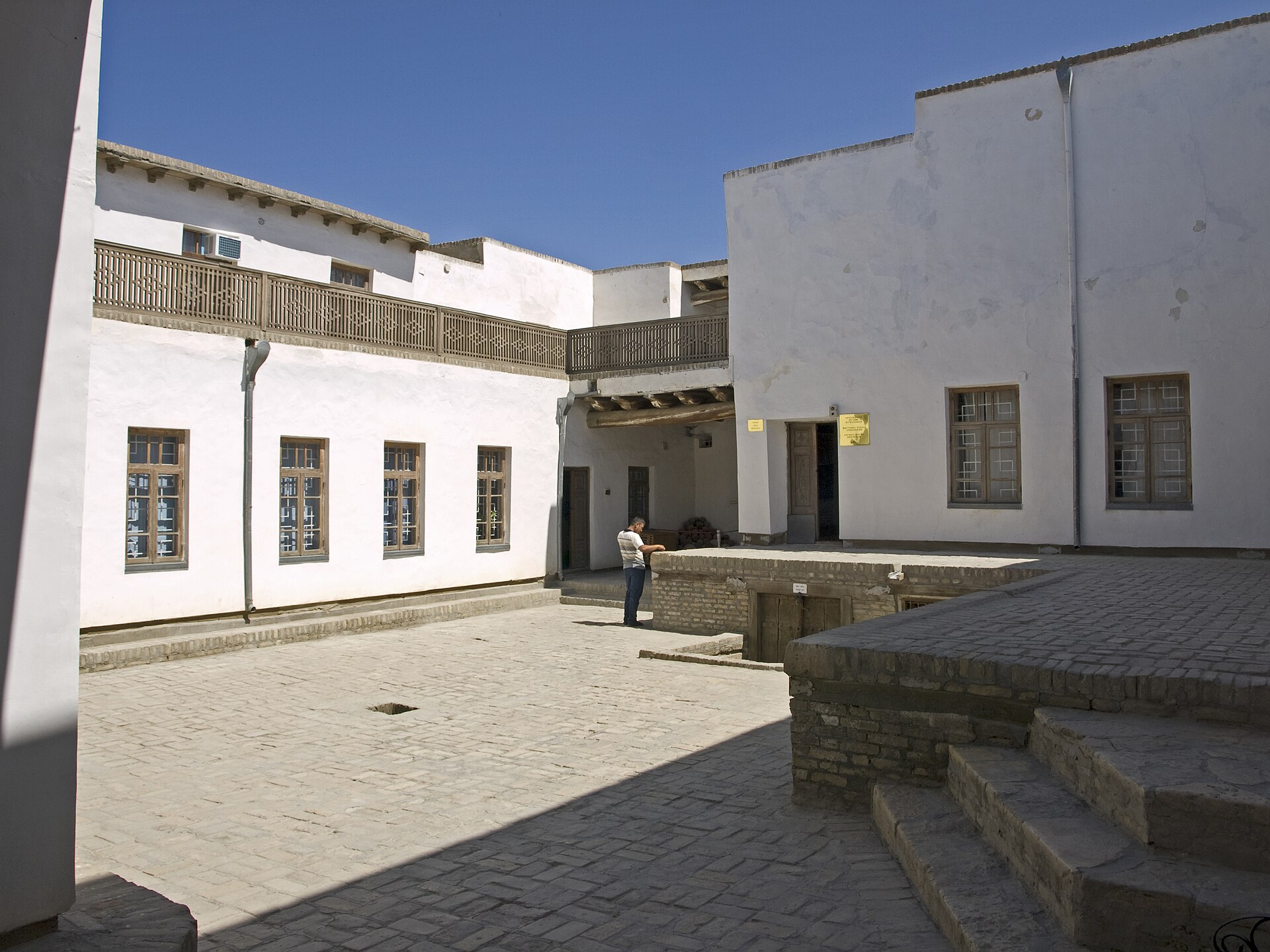 A courtyard within the walls, once dense with the life of the court