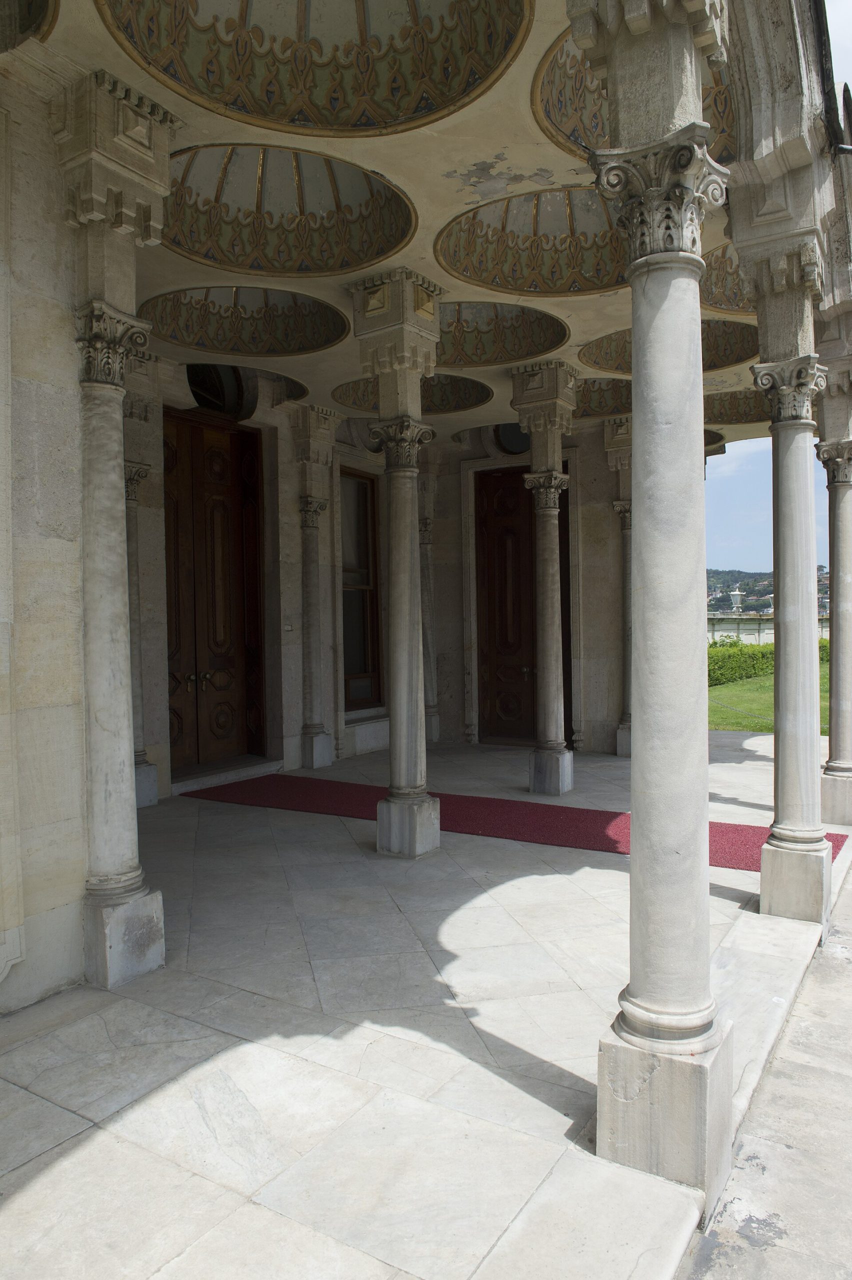 One of the sea kiosks at the water's edge, built to enjoy the breeze and the passing ships.