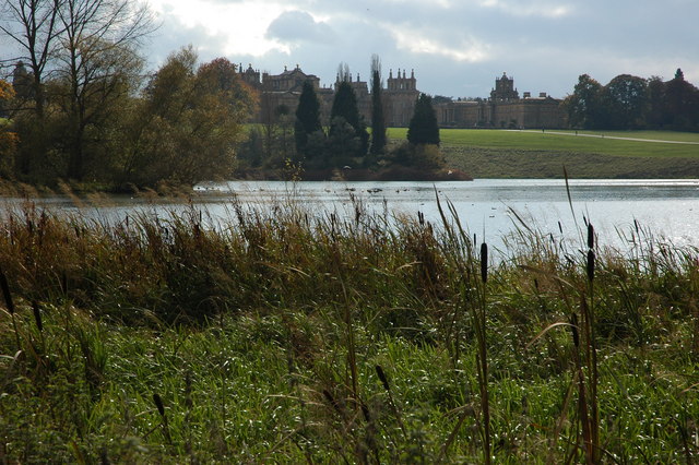 Blenheim Palace and its lake