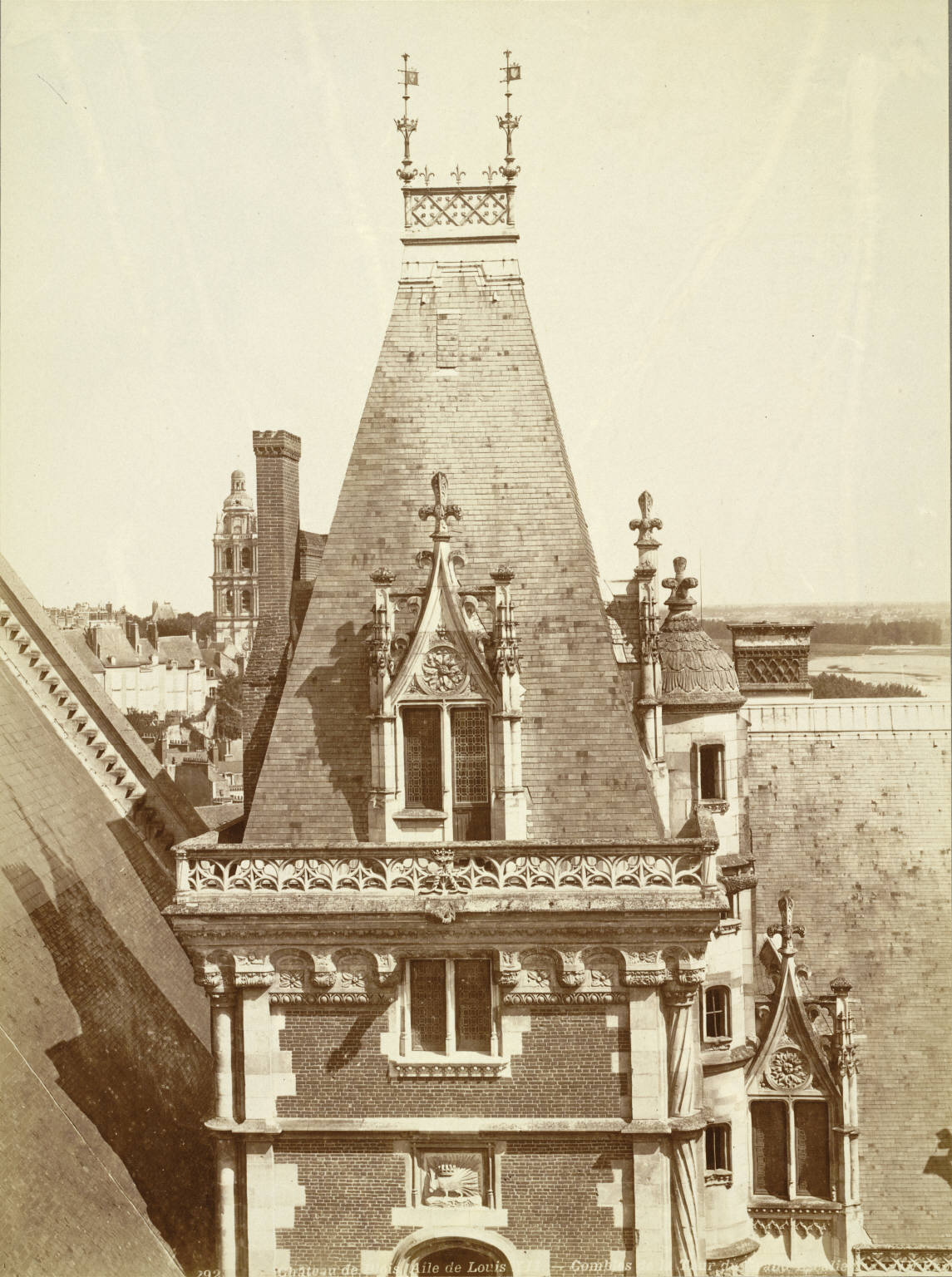 The contrasting facades of Blois, a lesson in stone
