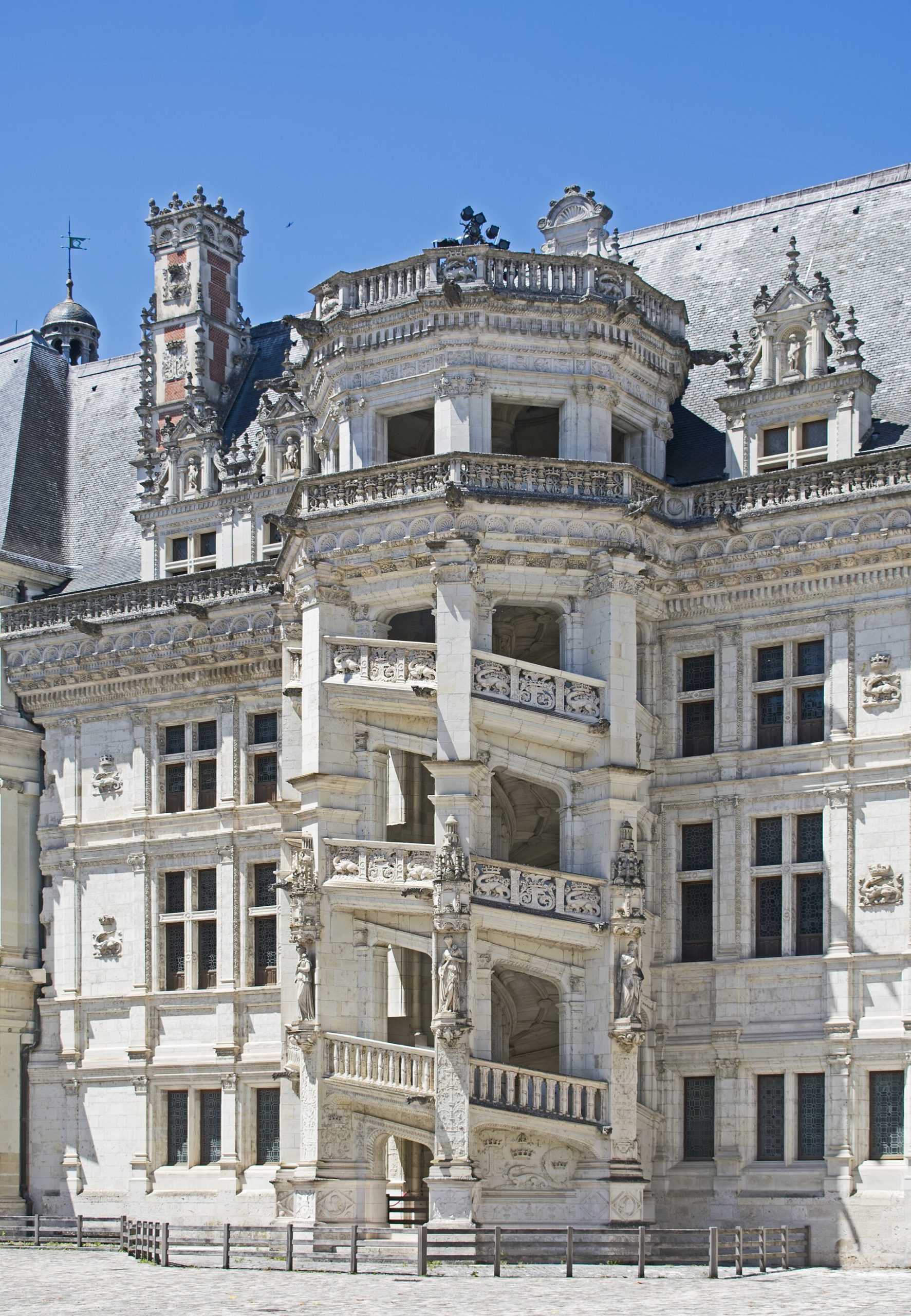 The famous open spiral staircase of the François I wing
