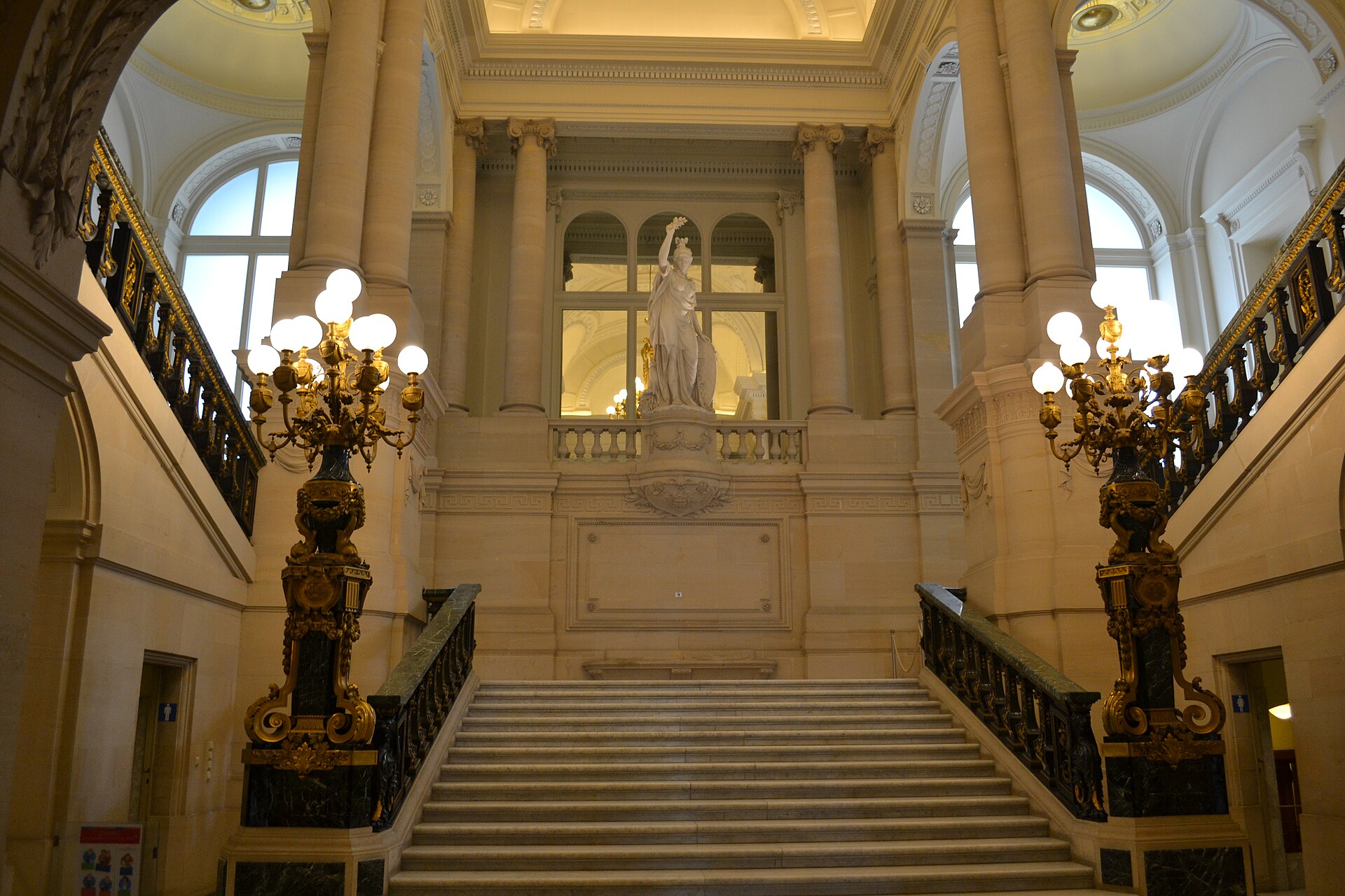 The Large Gallery within the palace