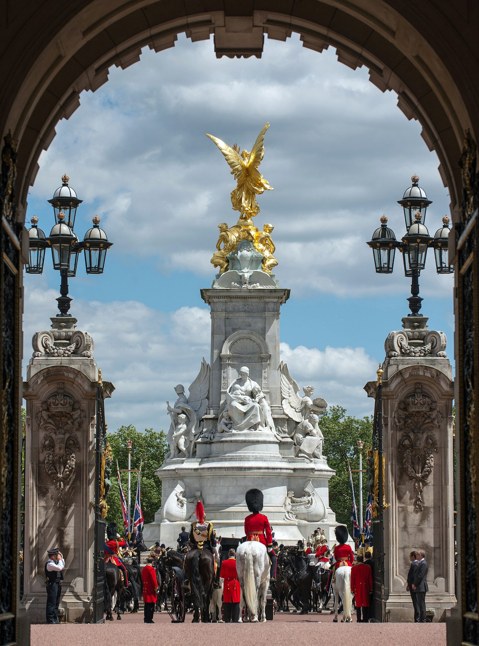 The Victoria Memorial seen from within the palace gates