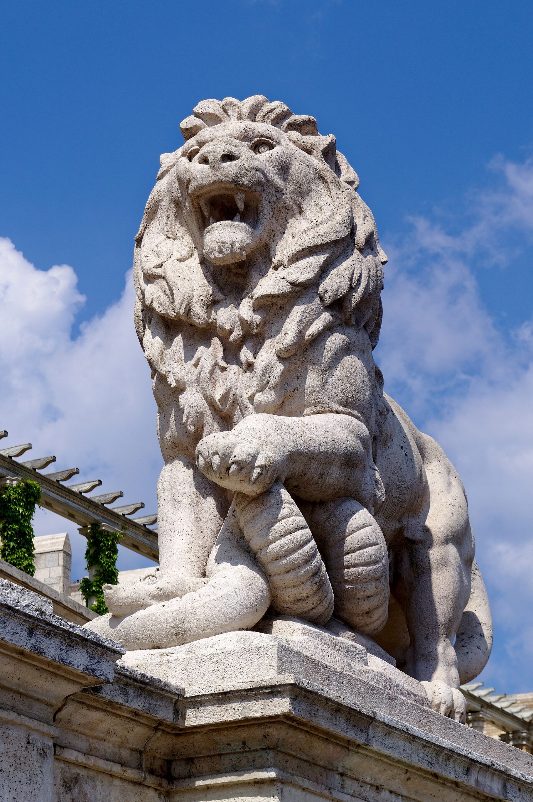 The Castle Bazaar and its lion by the palace slopes