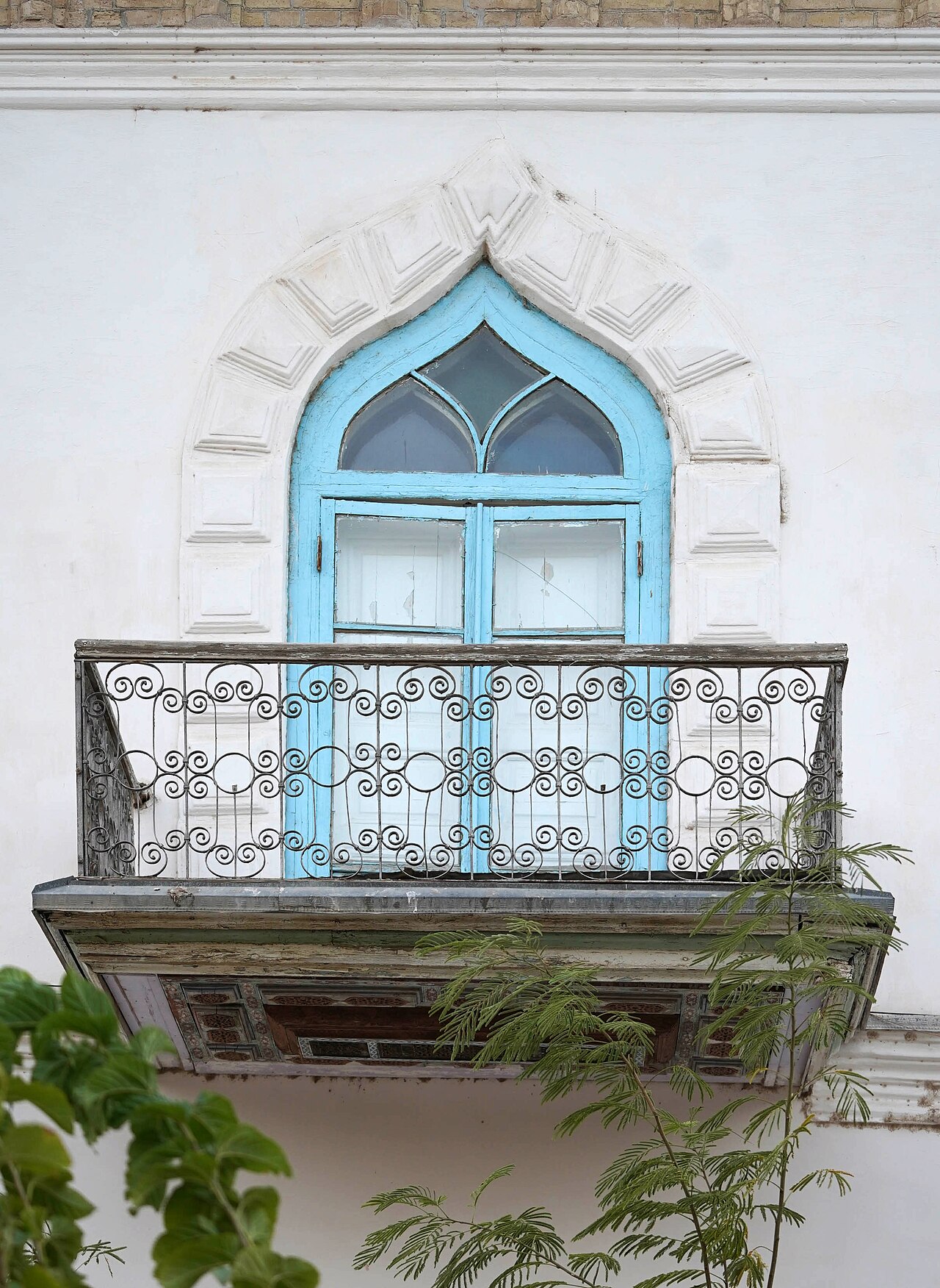 A balcony overlooking the palace grounds.