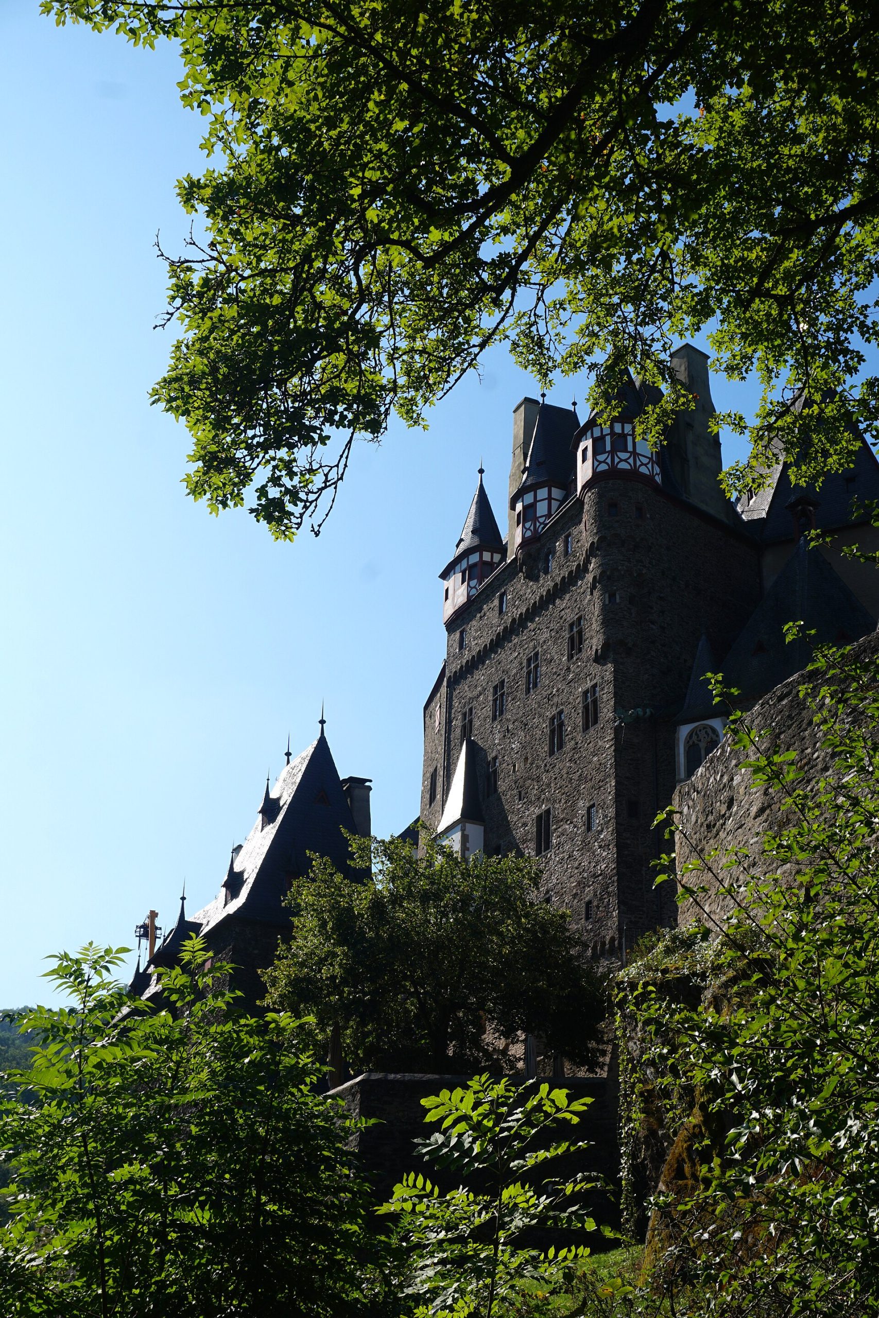 The much-painted, much-photographed view that made Eltz famous far beyond Germany