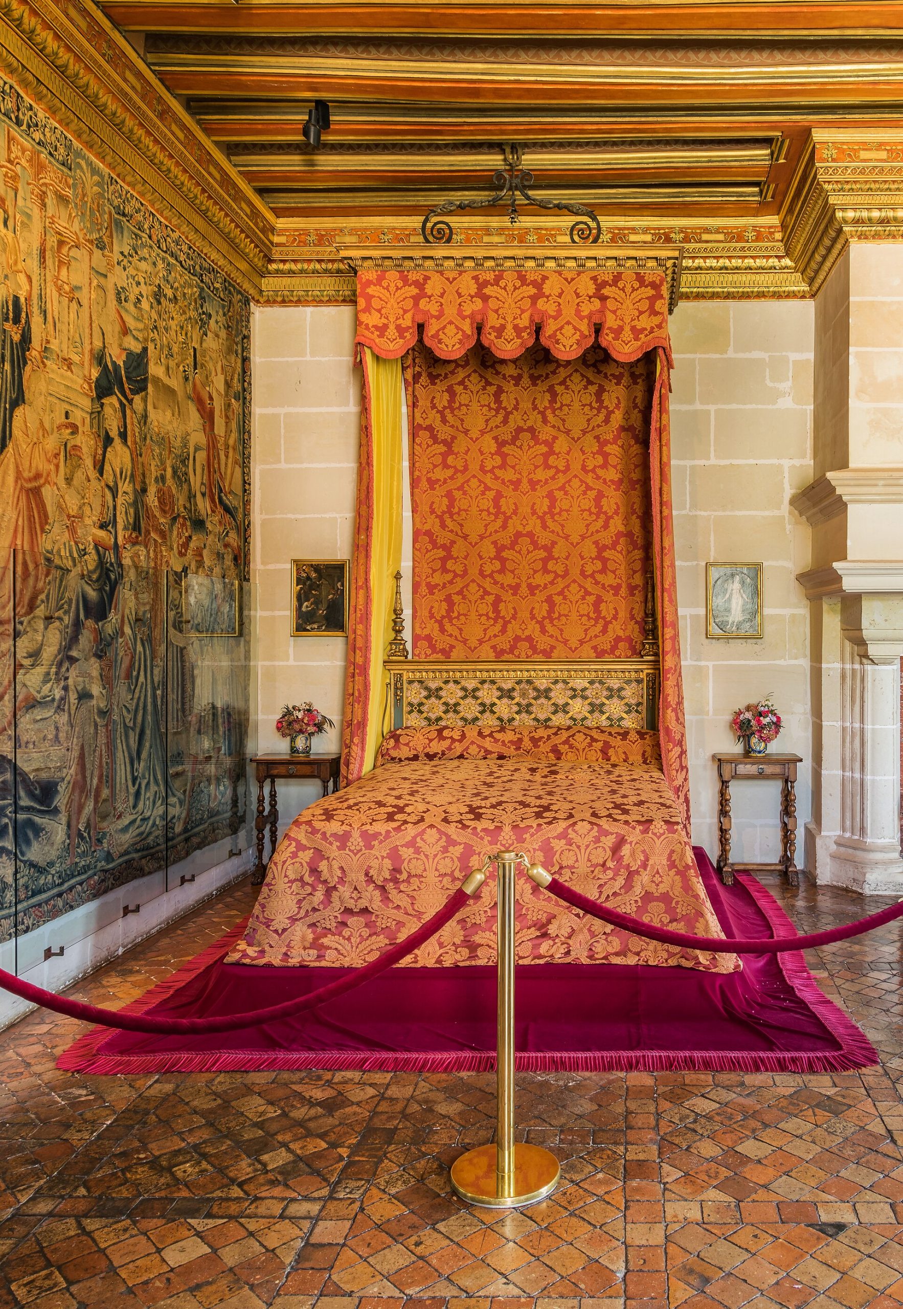 Catherine de’ Medici took the château and built the great gallery