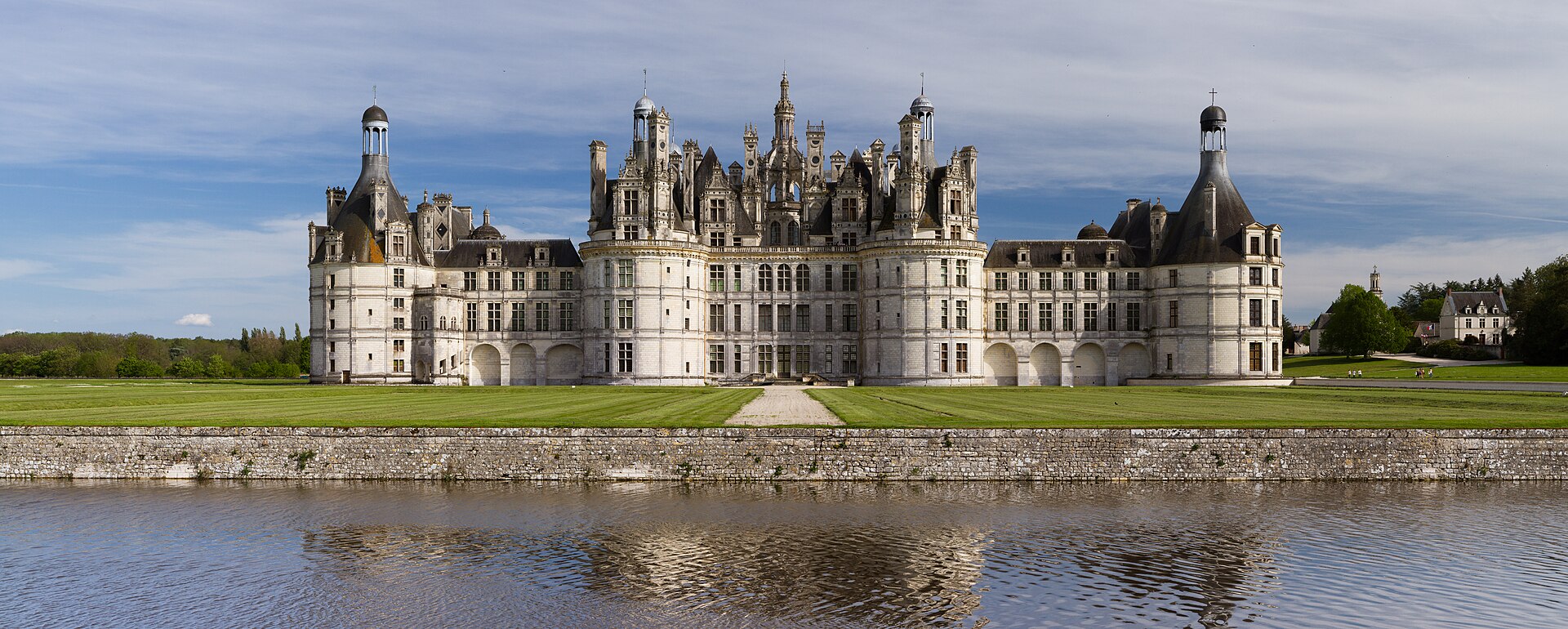 The northwest facade of Château de Chambord