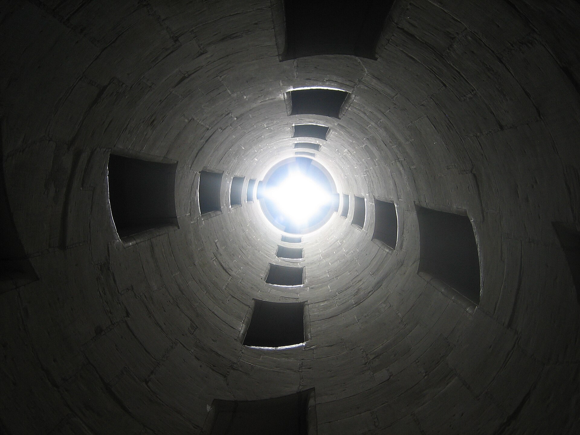The double-helix staircase at the heart of Chambord