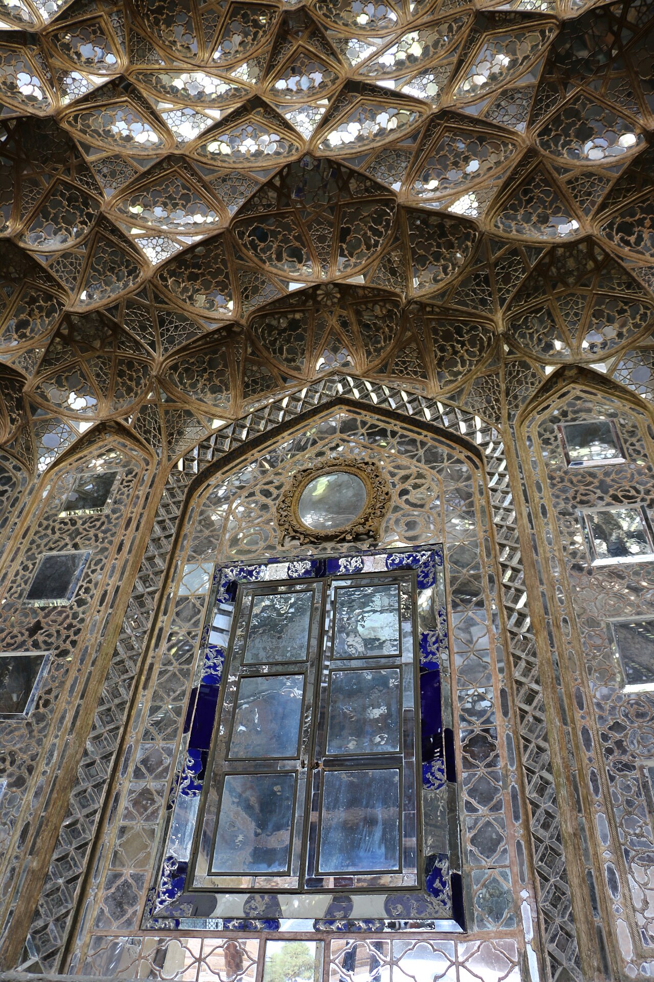 A view of the Chehel Sotoun and its reflecting pool.