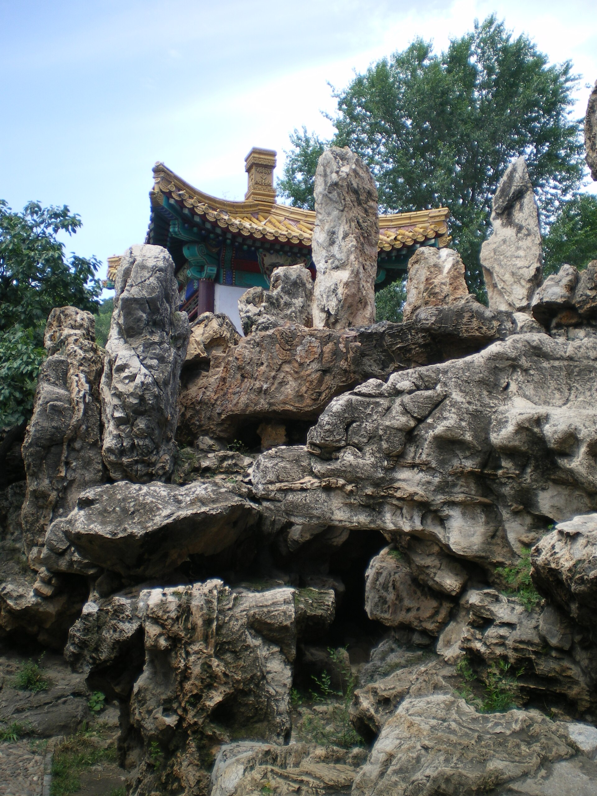 A pavilion overlooking the lake at Chengde