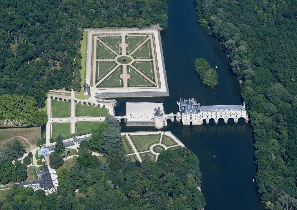 Château de Chenonceau spanning the River Cher