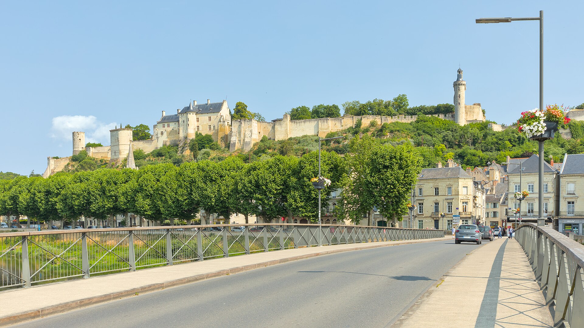 The fortress above the bridge over the Vienne