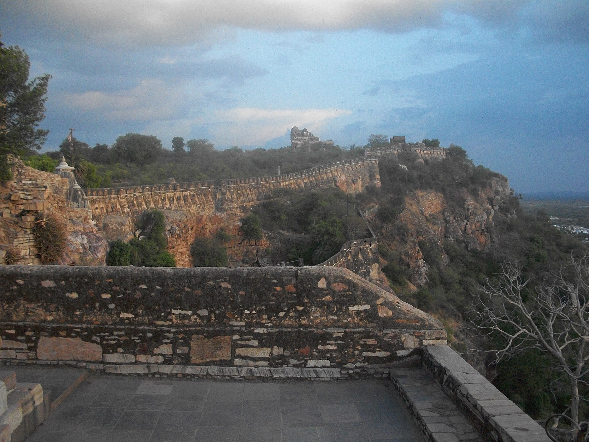 Chittorgarh spreads over some 280 hectares on a hill 180 meters above the plains.