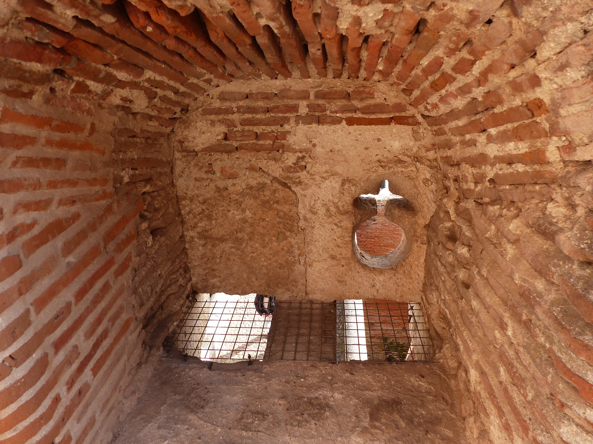 In time the castle passed to the great House of Alba and then to the Spanish state.