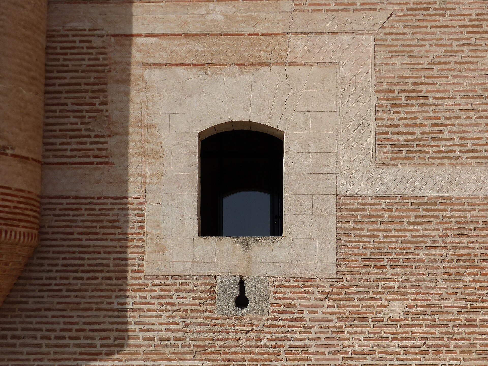 A short journey across the Castilian plains brings you to this brick masterpiece.