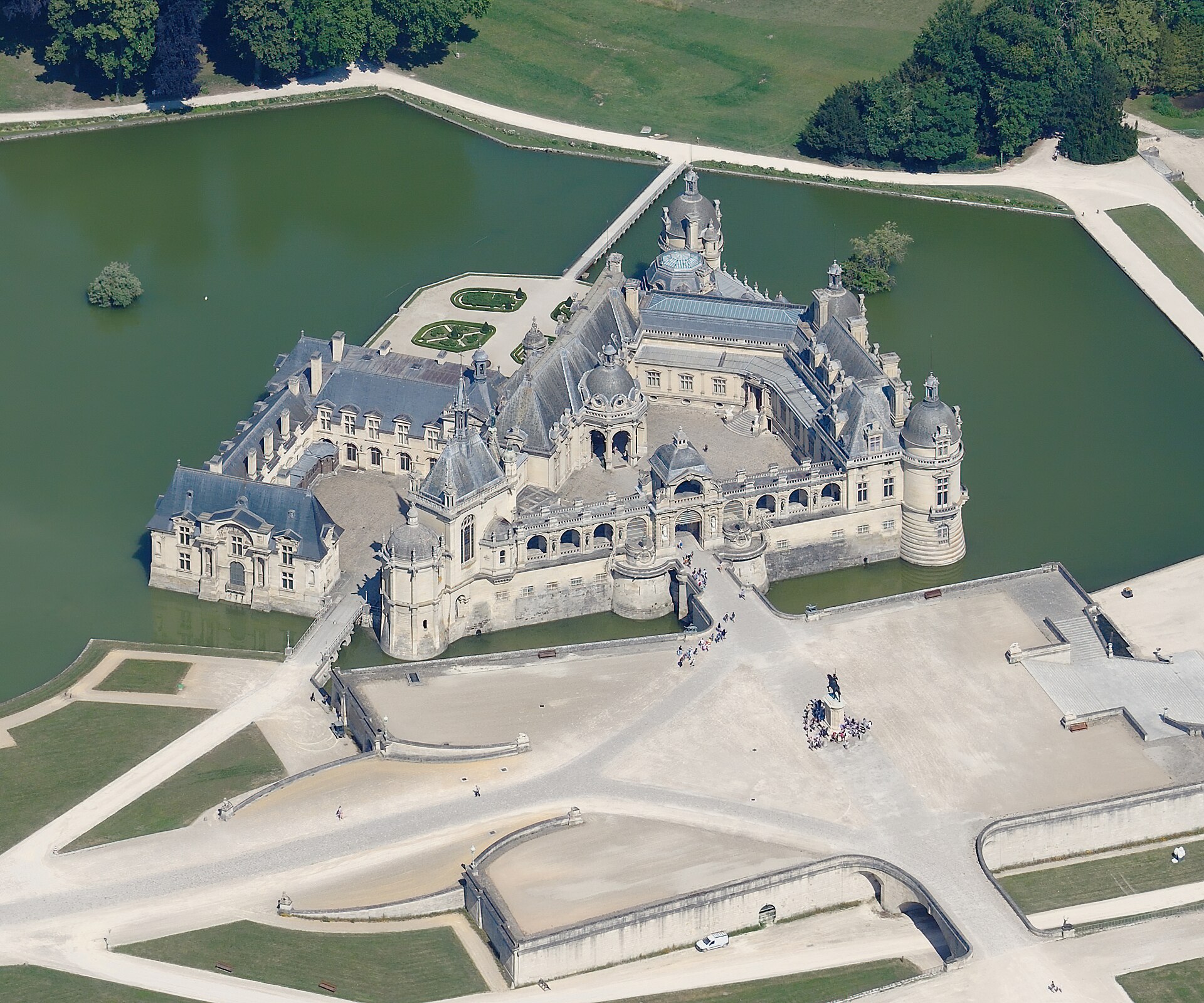 The Château de Chantilly, a treasure-filled palace rising from its own lakes