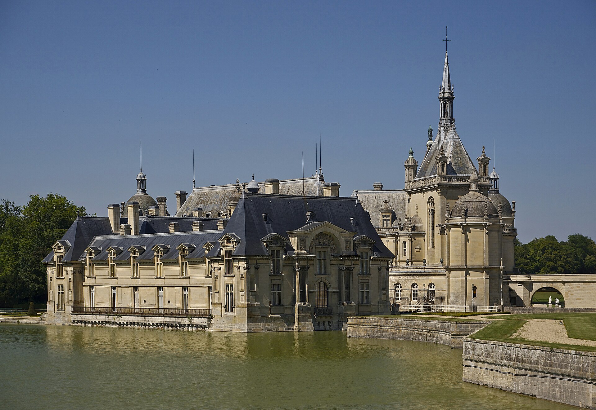 Forests, a racecourse and a vast estate surround the château