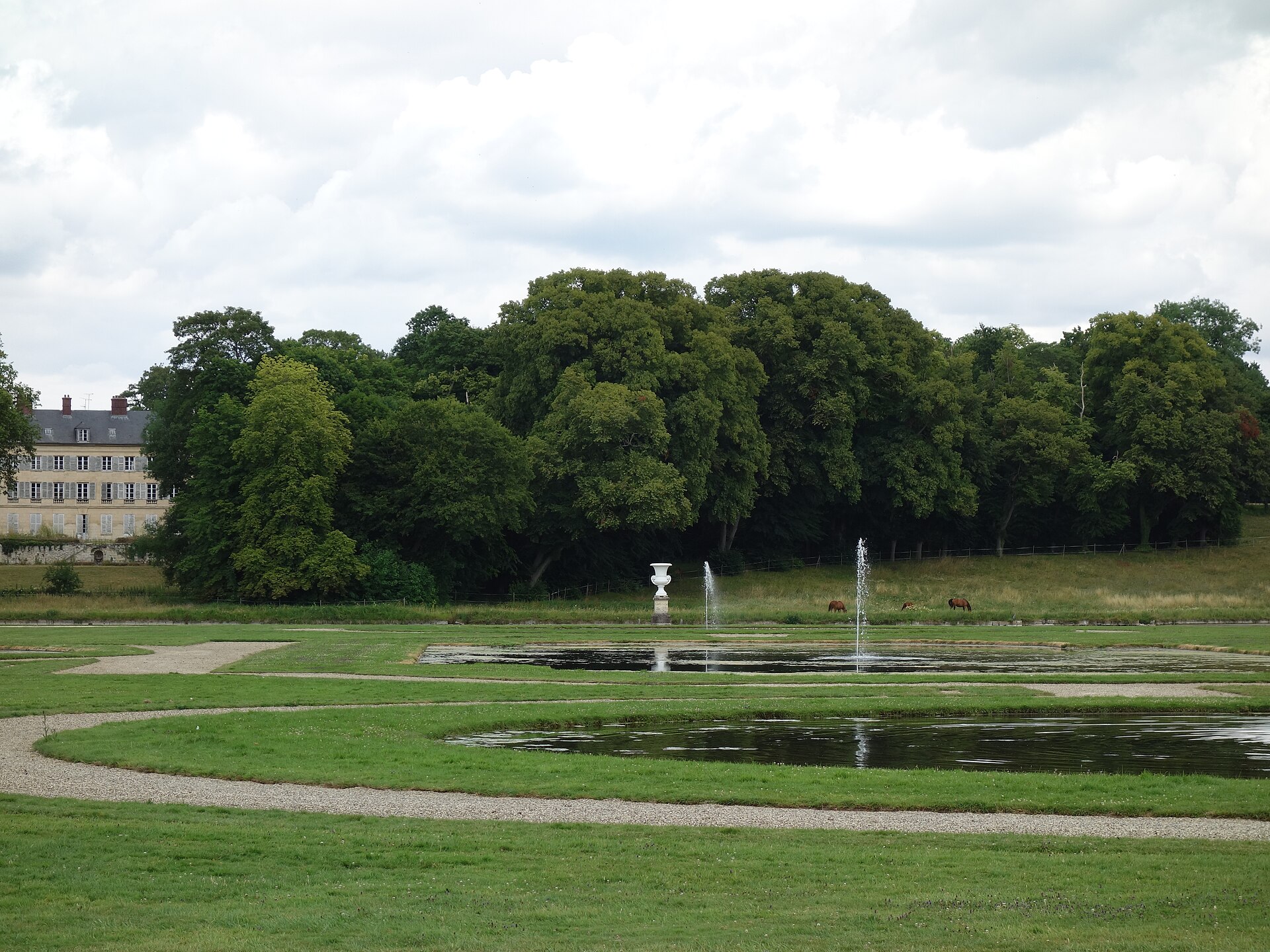 Art, gardens, horses and forest reward a full day at Chantilly