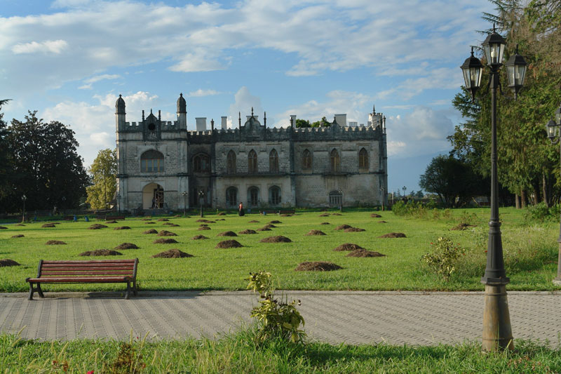 The palace amid the subtropical botanical garden