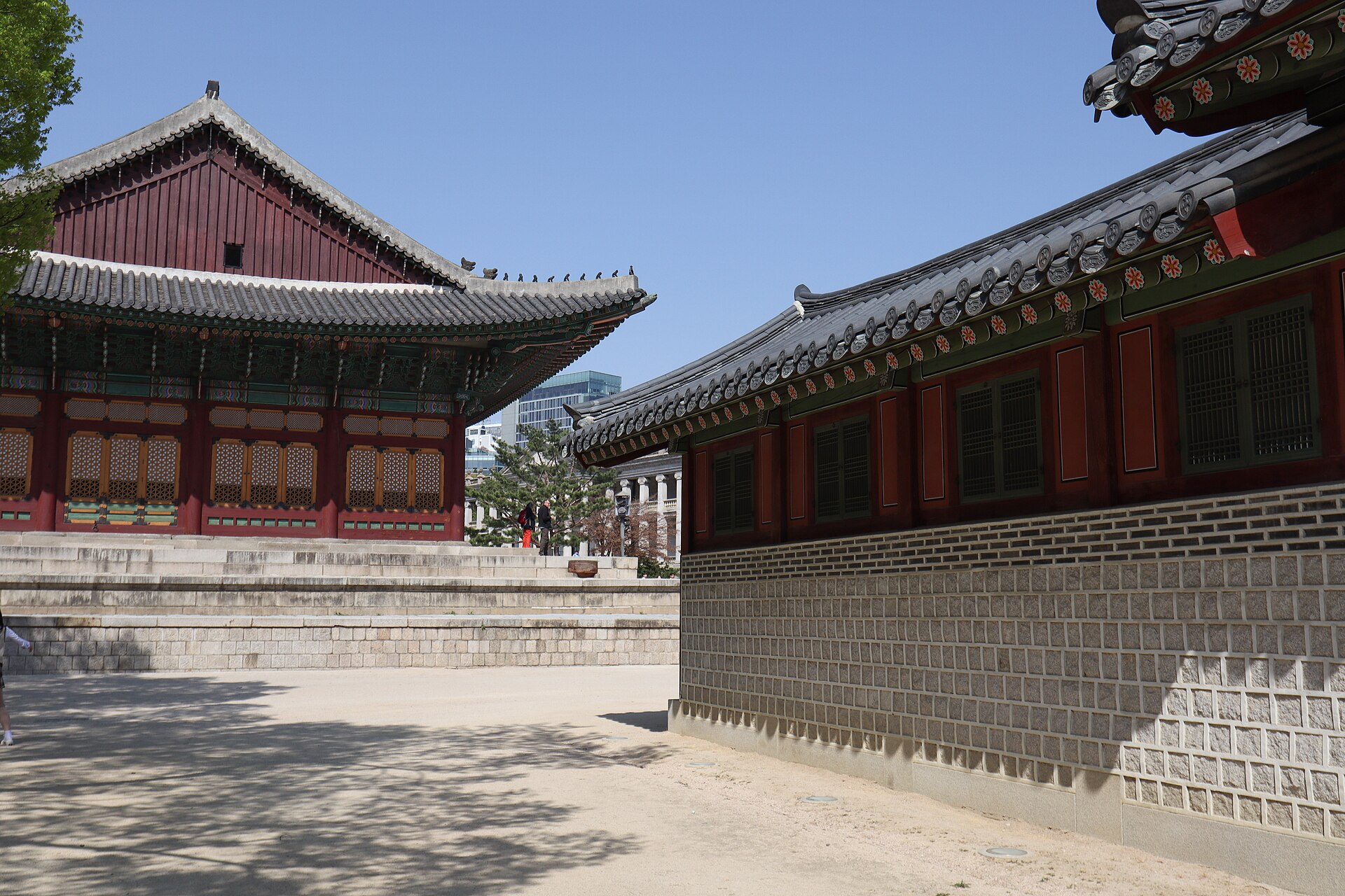 A quiet corner of the palace compound