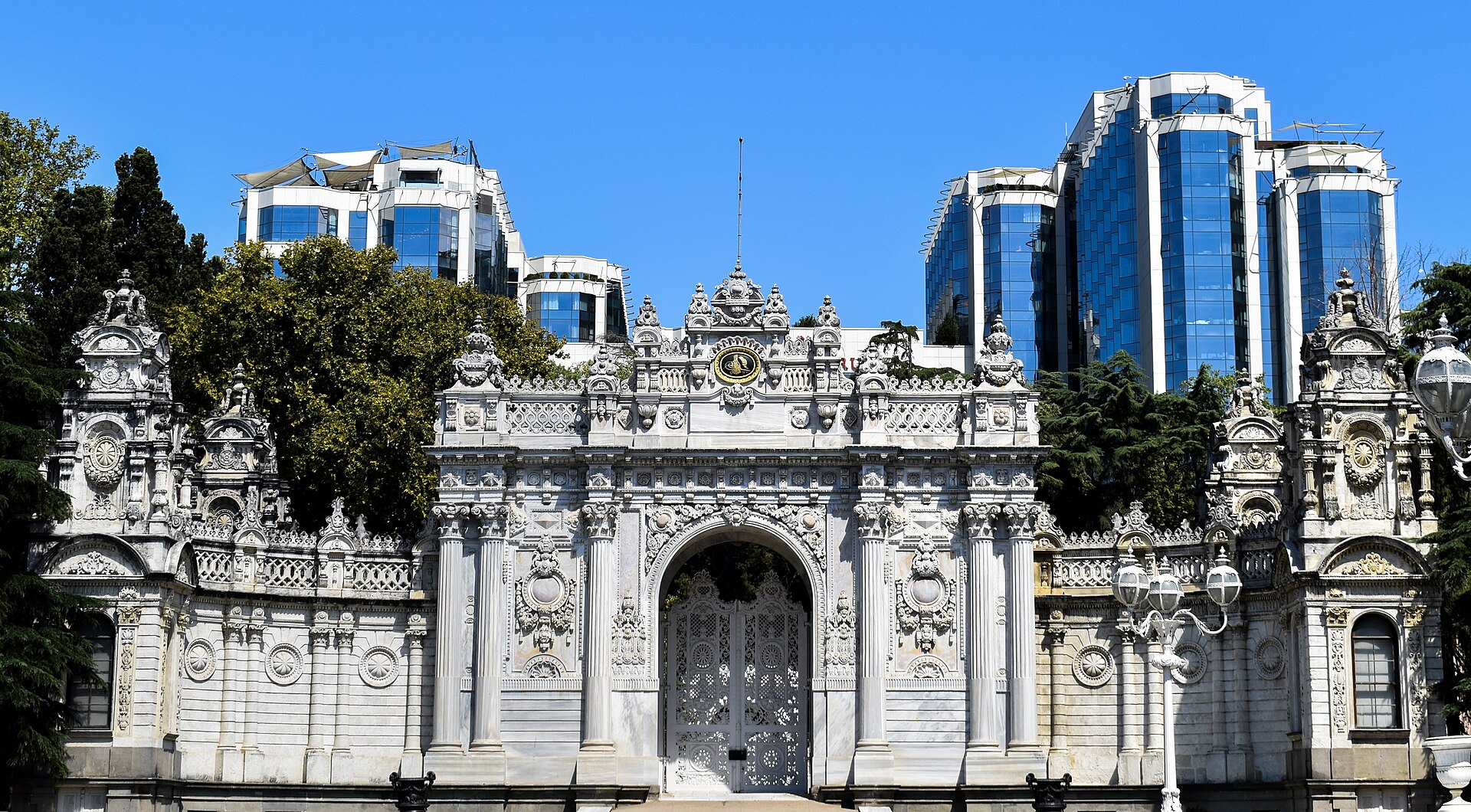 The monumental Imperial Gate, functioning almost as a triumphal arch to the palace grounds.