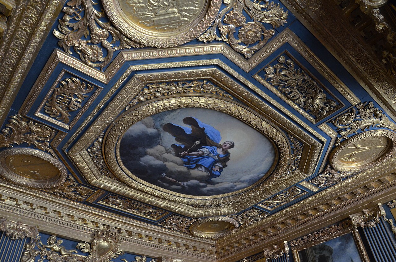 A richly decorated state room inside the palace.