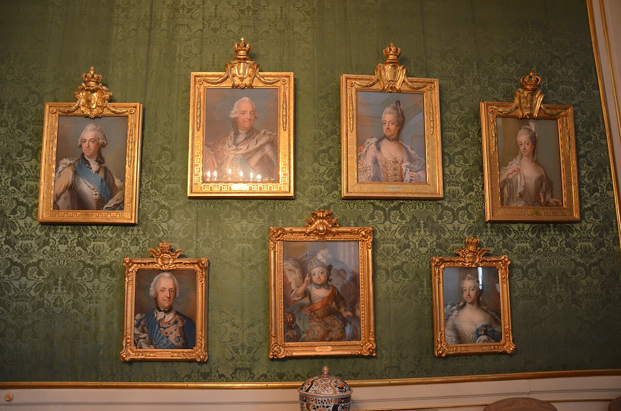 An interior showing the palace's period decoration.