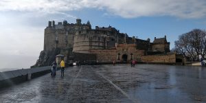 The esplanade and gatehouse, guarded by statues of the Scottish heroes Wallace and Bruce