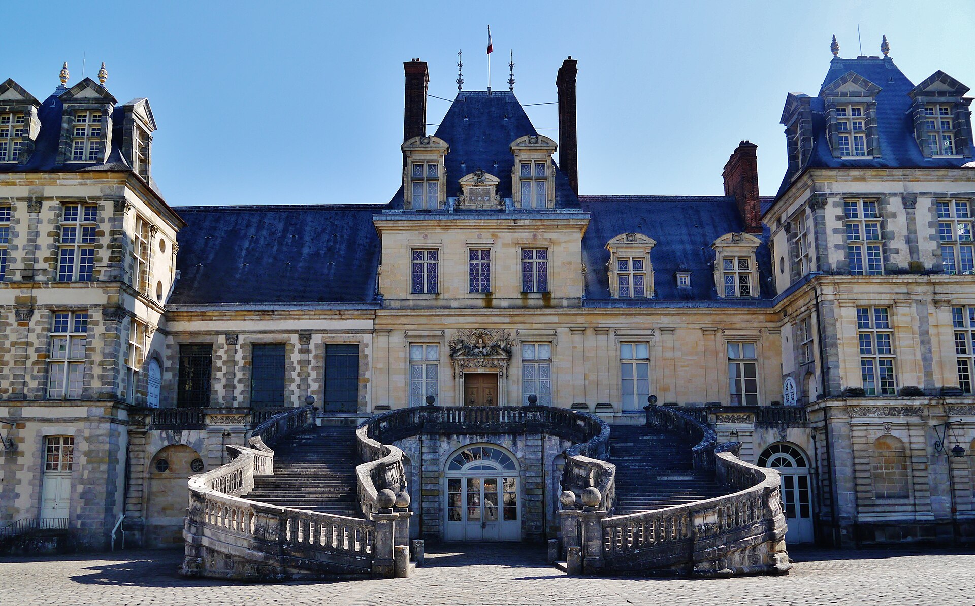 Napoleon signed his abdication and bade farewell to his guard here