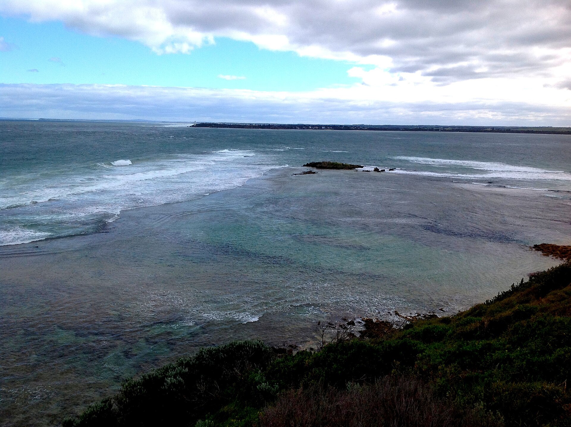 A walk to the tip rewards visitors with sweeping views over the heads