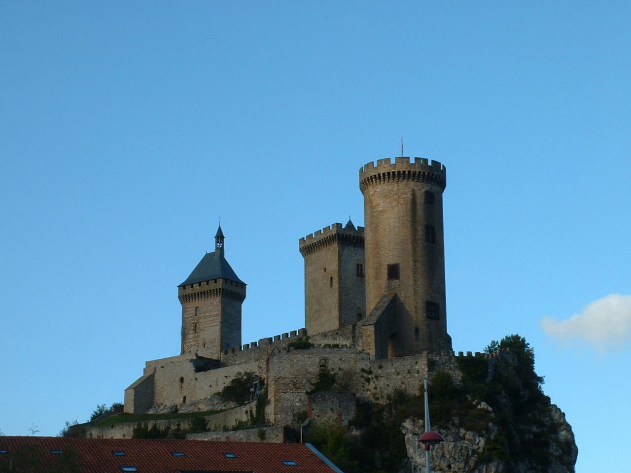 The Château de Foix rising sheer from its rock above the Ariège