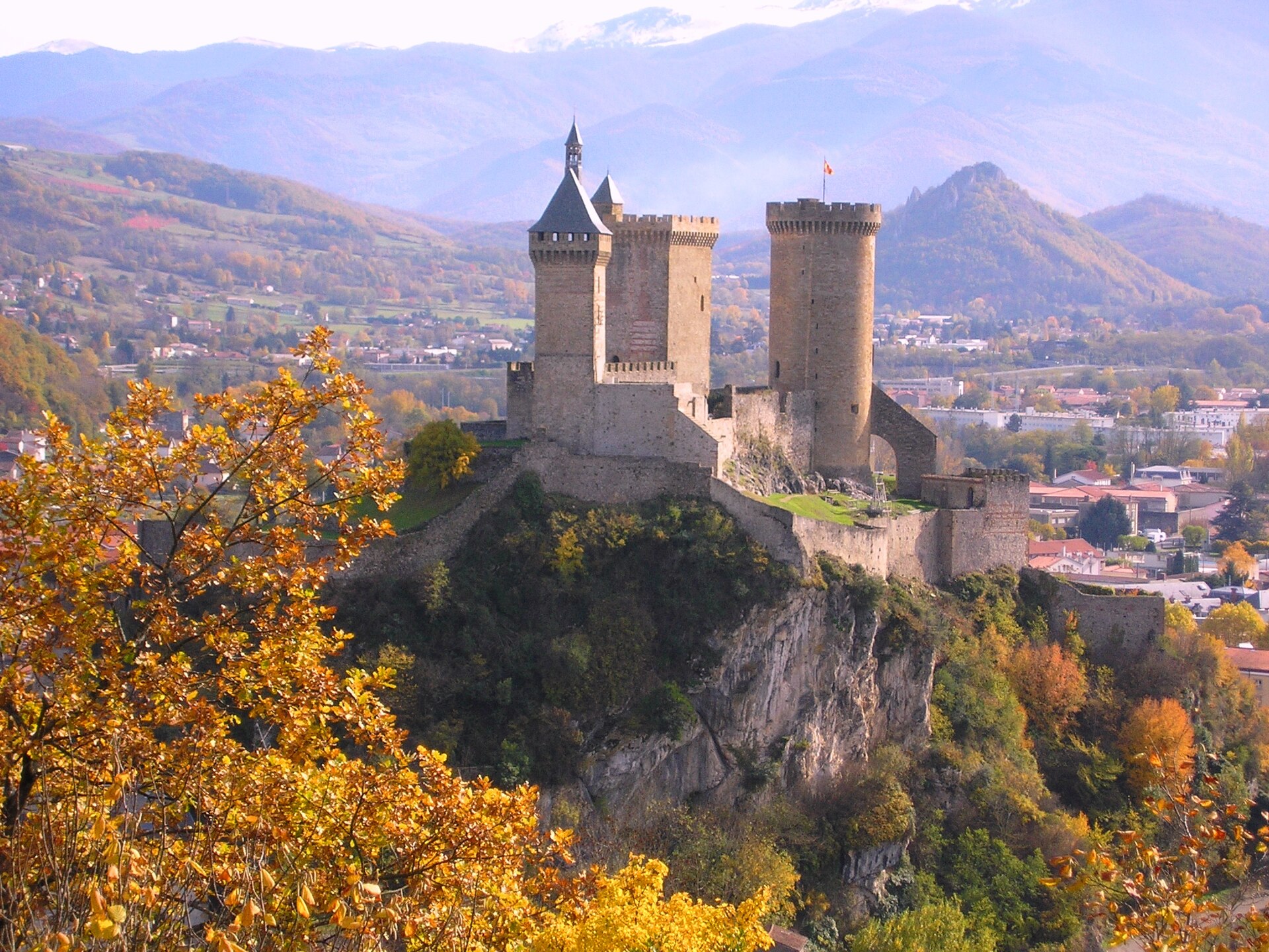 The mountains and valleys around Foix, the hunting country of Gaston Fébus