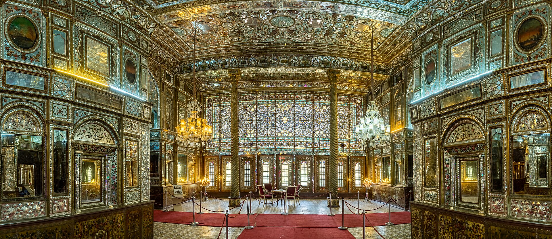 A panoramic view of the palace complex and its gardens.