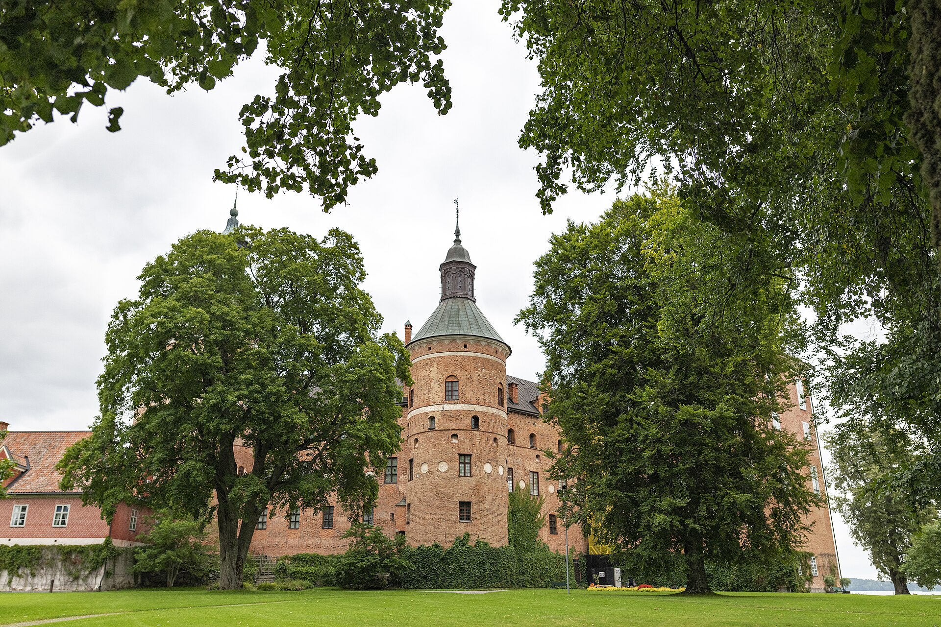 Gustav Vasa rebuilt the castle from 1537, giving it its four great round towers.