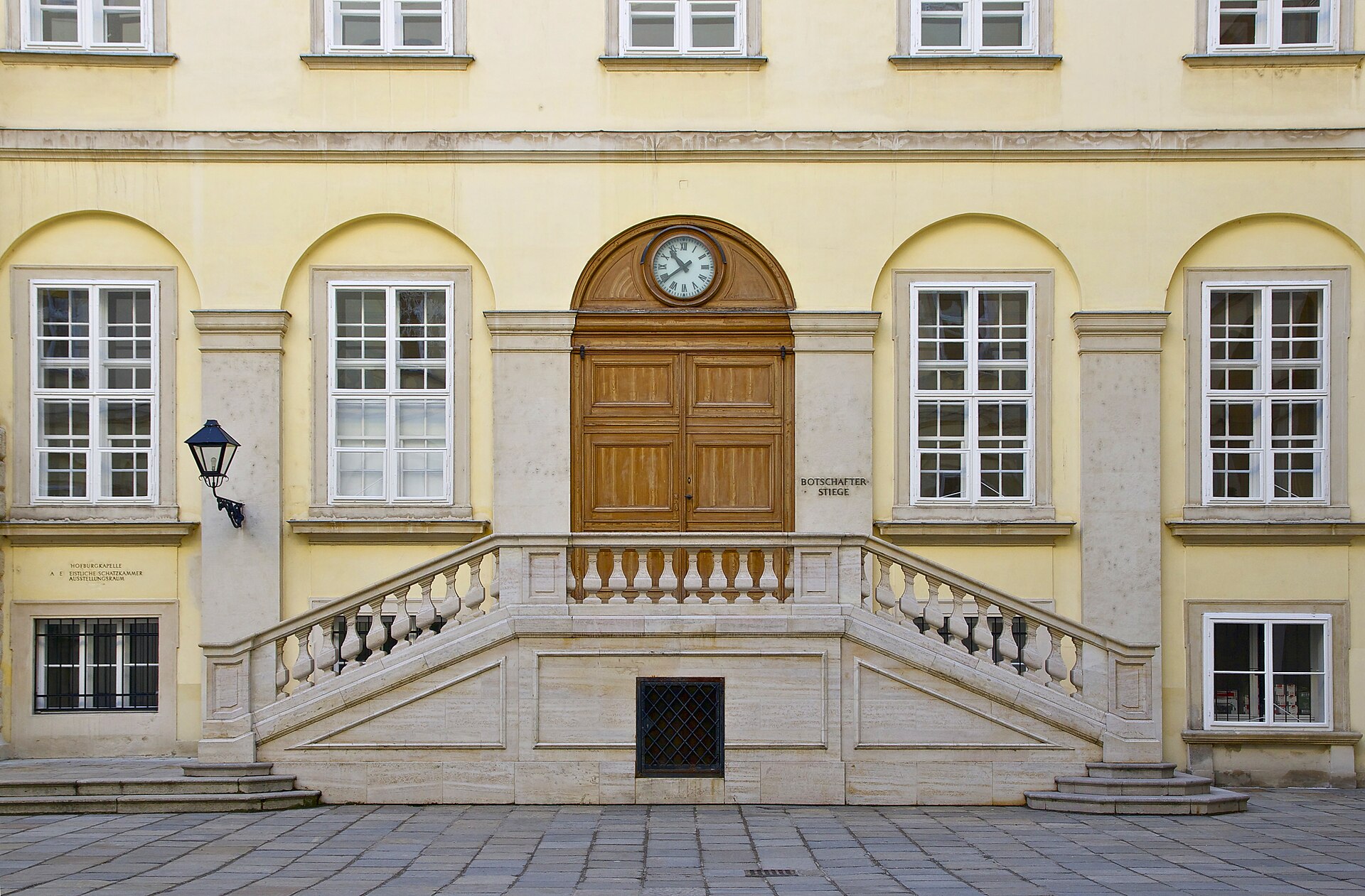 The great Heldenplatz forms a ceremonial square before the palace
