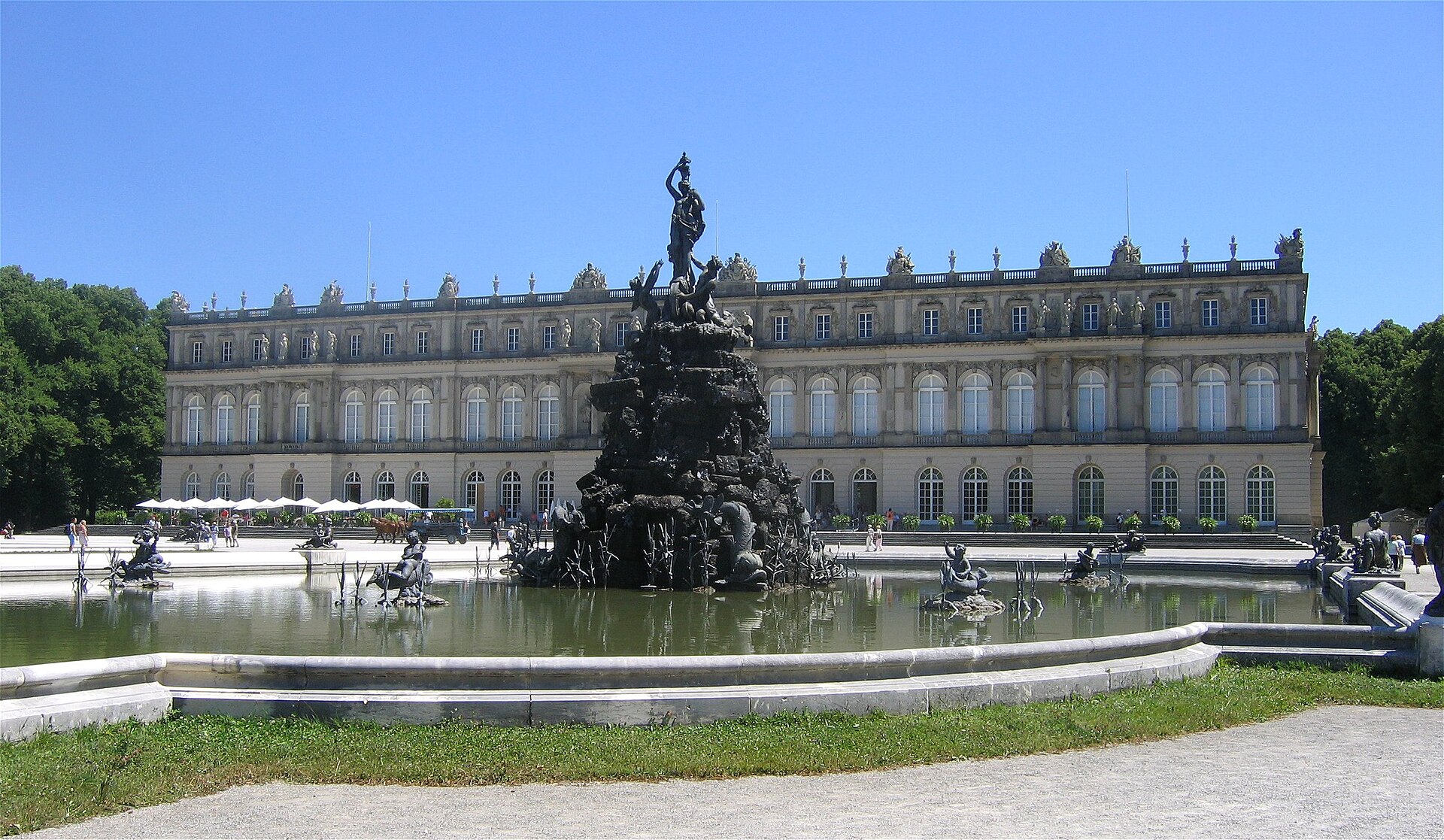 The Fortuna fountain in the palace park