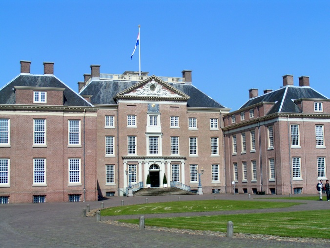 The front of Het Loo Palace.