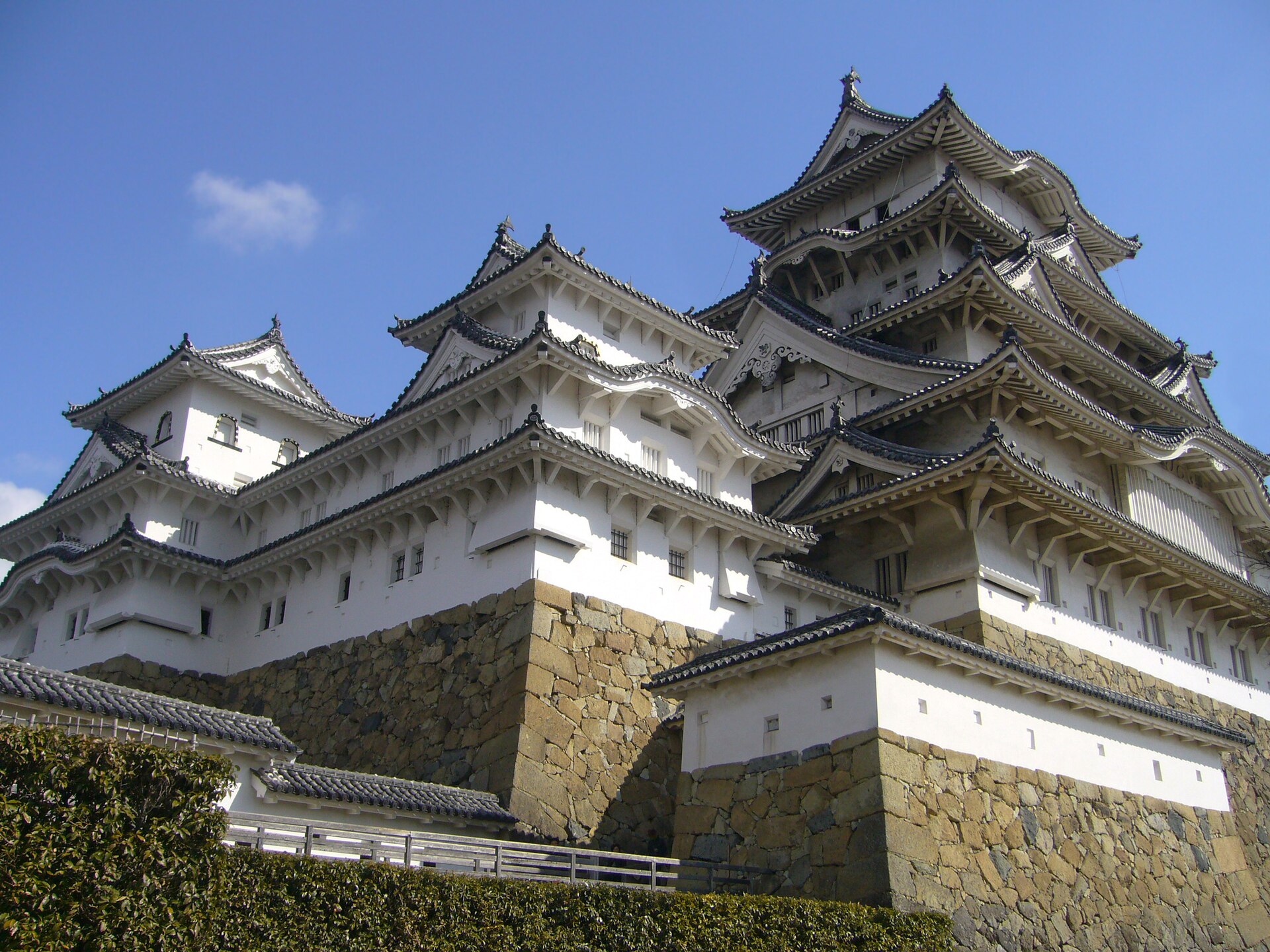 After the Battle of Sekigahara, Ikeda Terumasa rebuilt Himeji into its present form (1601-1609).
