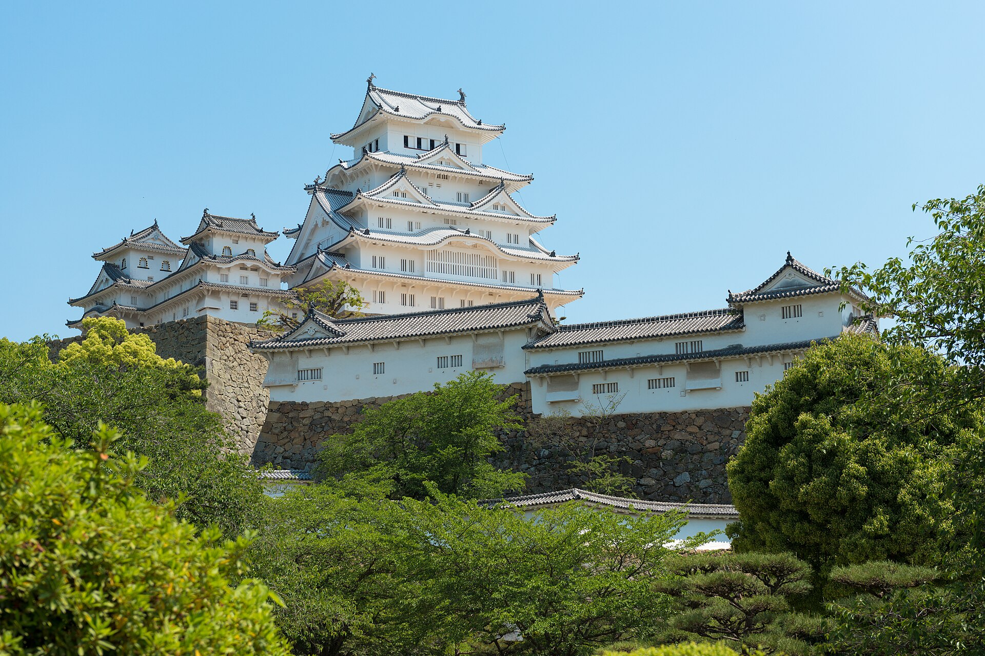 The castle's brilliant white plaster is both beautiful and highly resistant to fire.