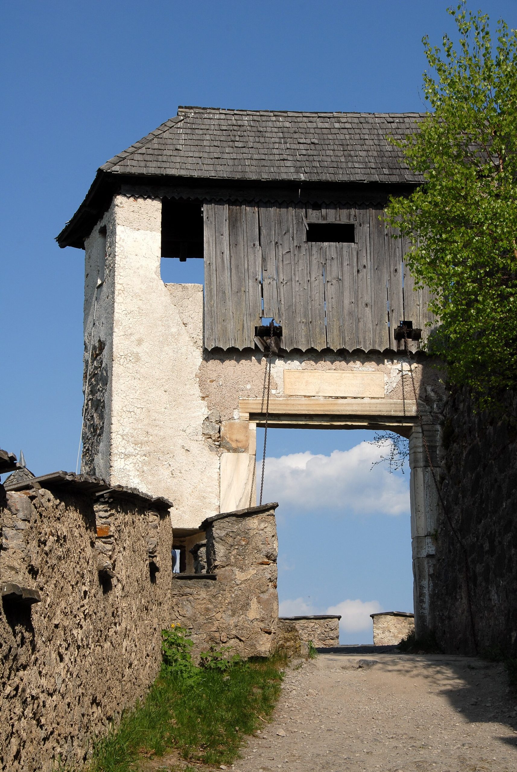 Drawbridges over rock-cut ditches turned individual gates into independent strongpoints.