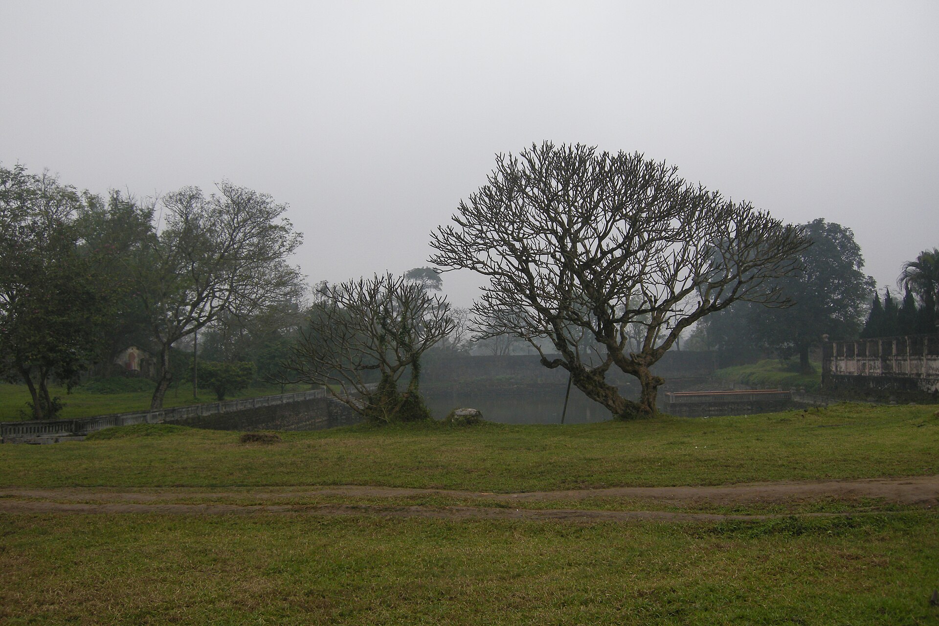 Trees and gardens softening the martial geometry of the imperial city